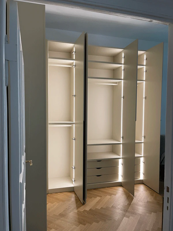 Corner wardrobe, Berlin, Germany, FB 211 Stony Ground lacquered matte with integrated handle.