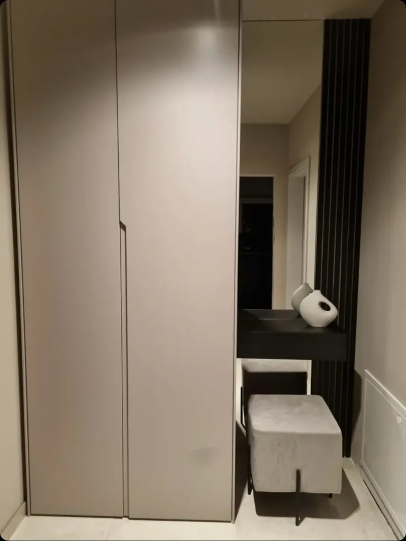Customized wardrobe – Hebertshausen, Germany – NCS S-3005-R20B matte lacquered with integrated handles