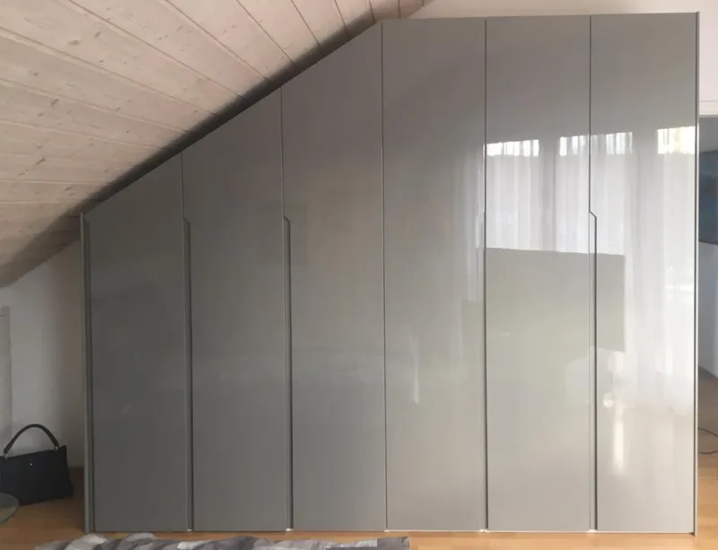 Sloping roof wardrobe - Winnenden, Germany - RAL7037 high-gloss lacquered with integrated handles