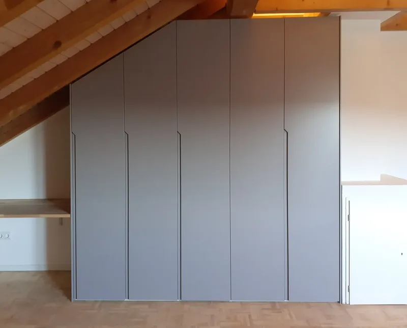 Sloping roof wardrobe - Markgröningen, Germany - RAL7036 matte lacquered with integrated handles