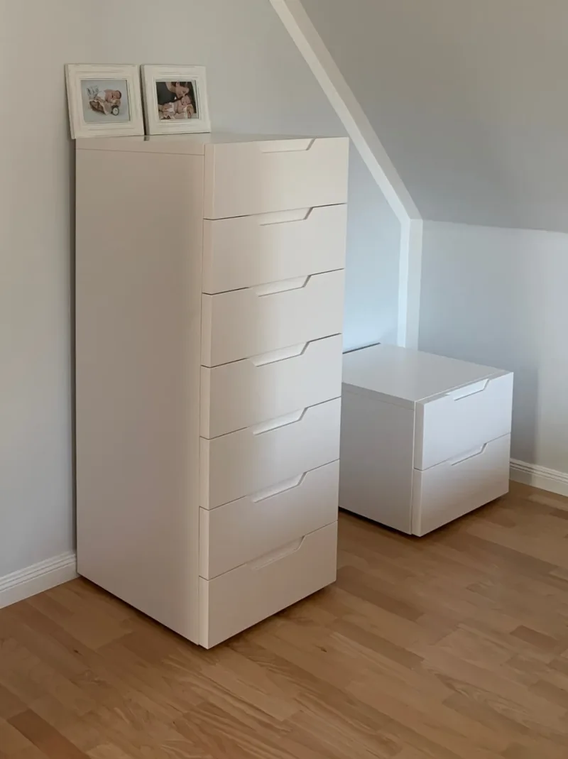 Design 7-drawer chest and nightstand - Lübeck, Germany - RAL9003 lacquered matte with integrated handles