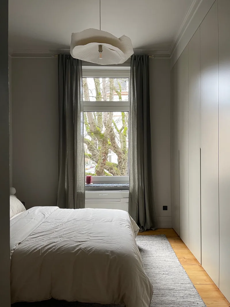 Fitted wardrobe - Frankfurt, Germany - RAL7044 matte lacquered with integrated handles