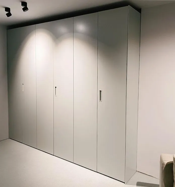 Customized wardrobe – Munich, Germany – RAL7035 matte lacquered with S1 recessed grip handles
