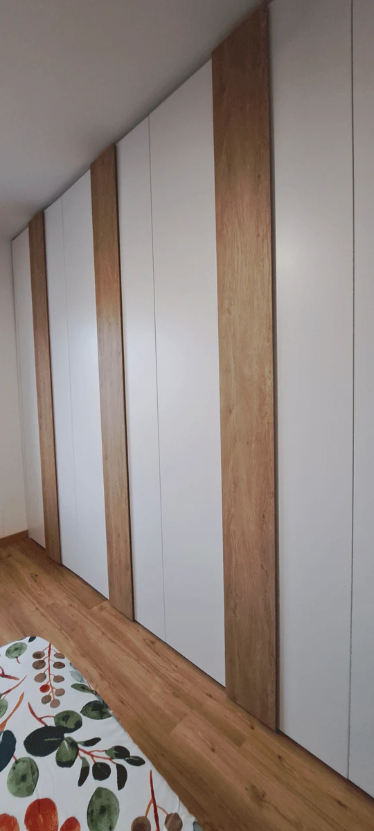 Fitted wardrobe - Padua, Italy - RAL9003 matte lacquered with handle K Rovere