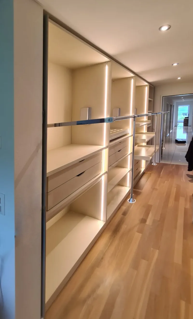 Customized wardrobe - Altendorf, Switzerland - RAL7038 matte lacquered with integrated handles