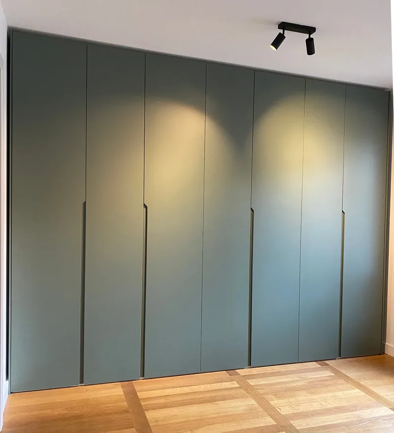 Customized wardrobe - Berlin, Germany - FB 47 green smoke matte lacquered with integrated handles
