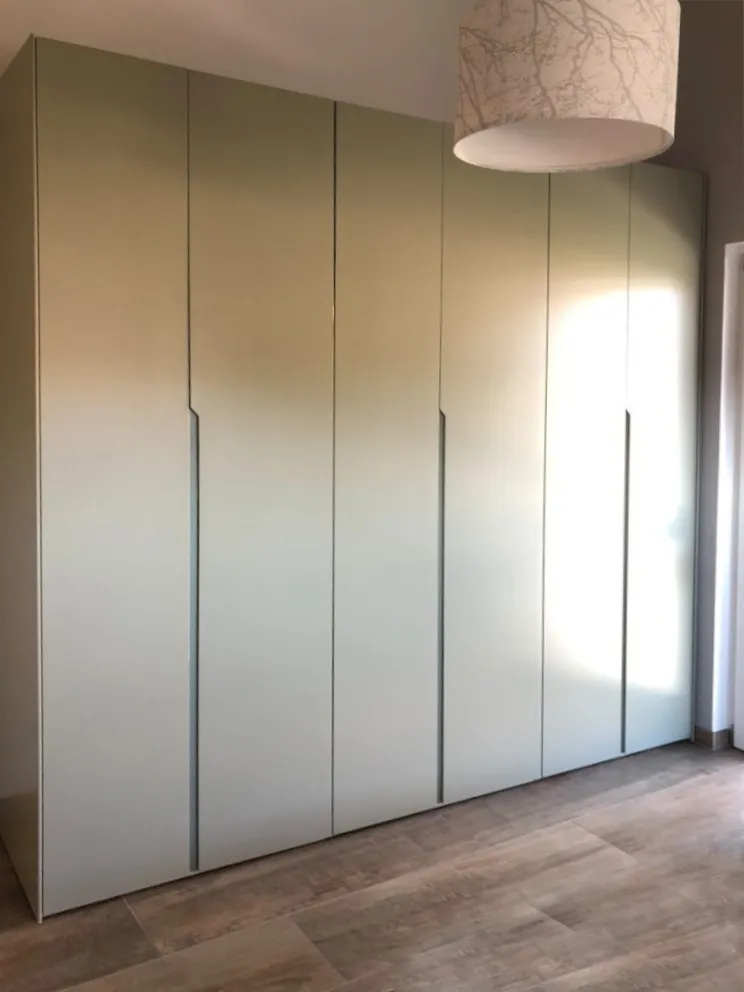 Customized wardrobe - Idstein-Kröftel, Germany - RAL7032 matte lacquered with integrated handle