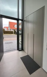 Fitted wardrobe: personalized in color and dimensions, and designed by our client for their entrance to creates a well-designed and welcoming space - Niedernberg, Germany - RAL7044 matte lacquered with integrated handles.

The exact measurements of the niche are 170 cm in width, 247 cm in height, and 61 cm in depth. 